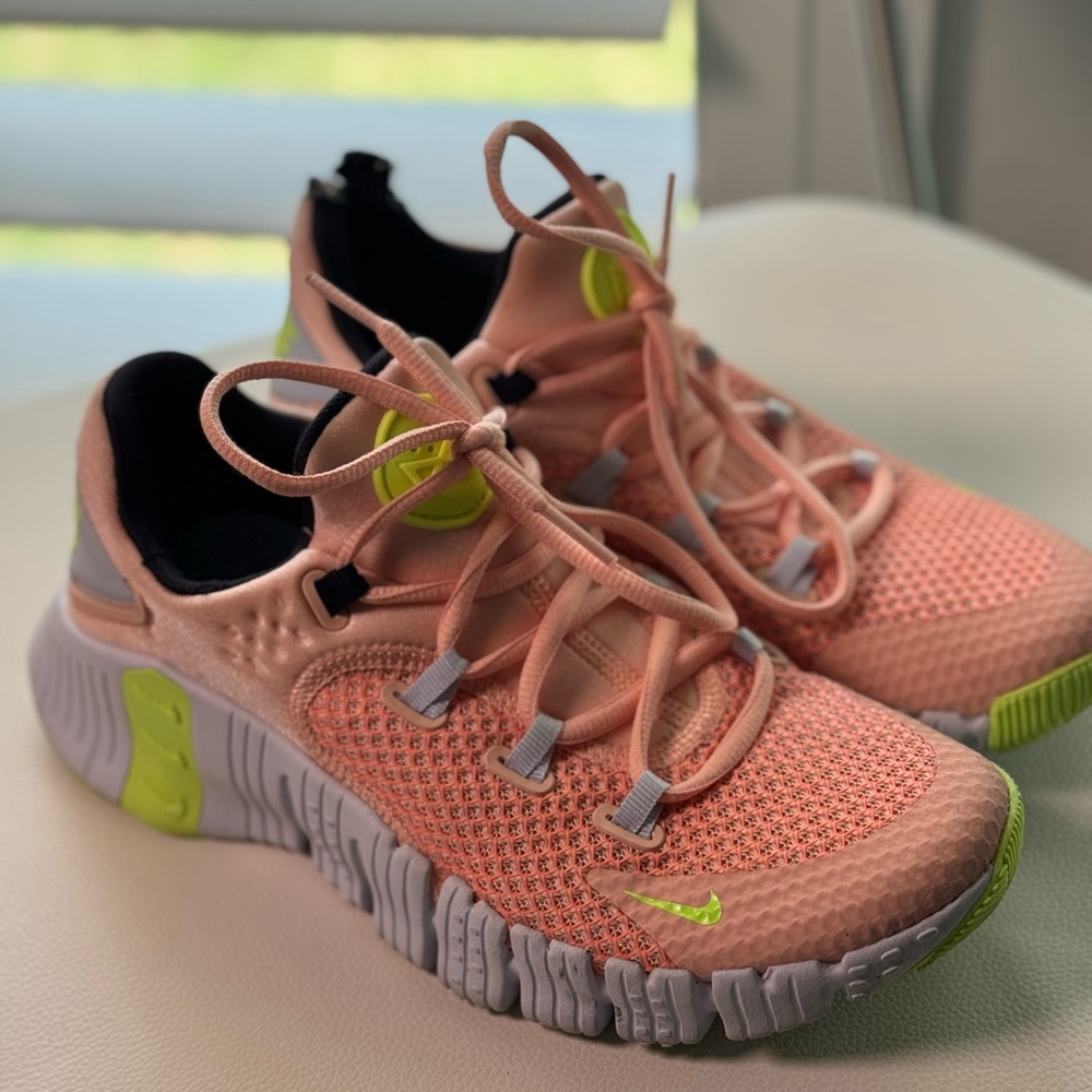 Nike Free Metcon 5 Salmón and Yellow Sneakers
